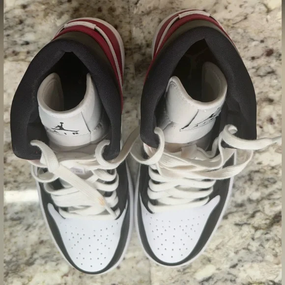 Air Jordan 1 Mid Black White Noble Red
BQ6472 016 Women's size 7.5 EUC - Picture 2 of 13